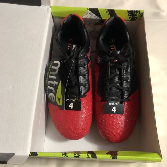 Mitre Boys Soccer Cleats Black/Red Size 4 - Picture 1 of 12